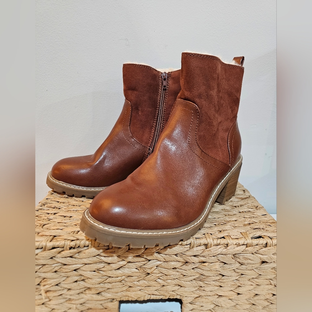NWOT Universal Thread Size 9.5 Brown Vegan/  FAUX LEATHER w FAUX FUR trim BOOTS